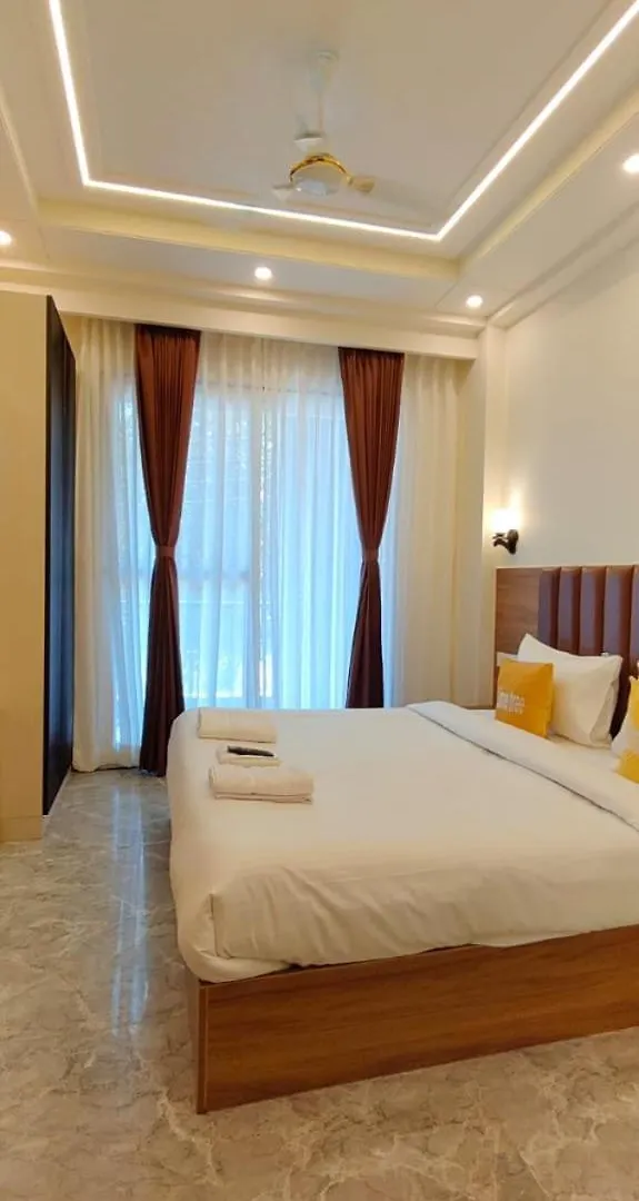 Lime Tree 1Bhk Service Apartment Near Artemis, Sector 52 Gurgaon