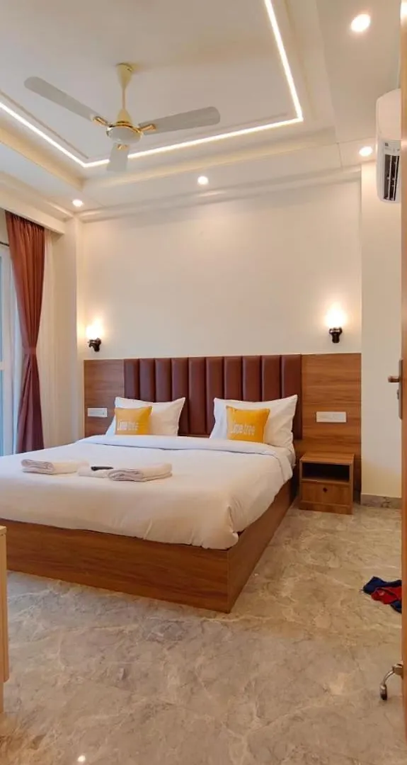 Lime Tree 1Bhk Service Apartment Near Artemis, Sector 52 Gurgaon