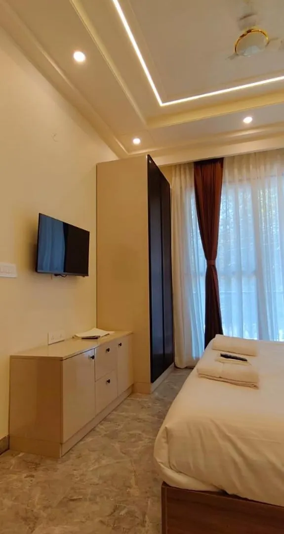 Lime Tree 1Bhk Service Apartment Near Artemis, Sector 52 Gurgaon