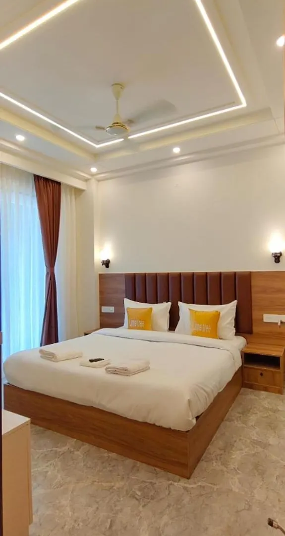 Lime Tree 1Bhk Service Apartment Near Artemis, Sector 52 Gurgaon 0*,