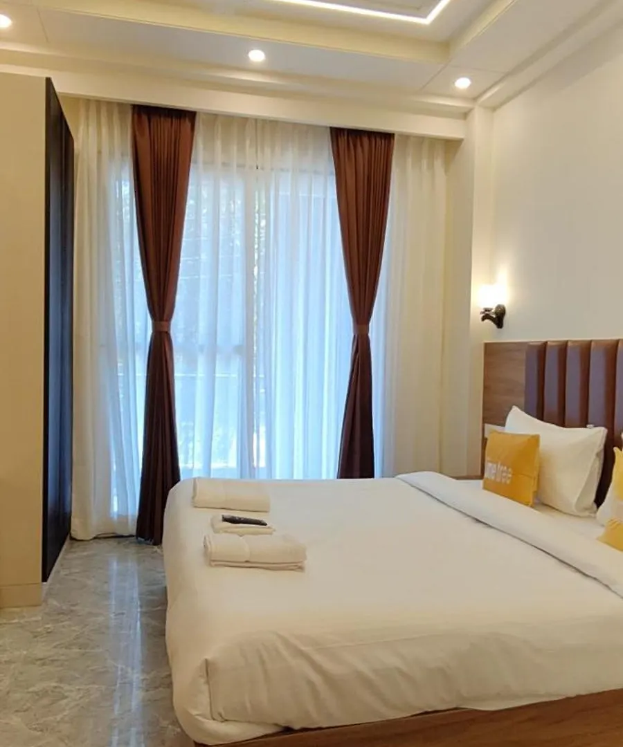 Lime Tree 1Bhk Service Apartment Near Artemis, Sector 52 Gurgaon