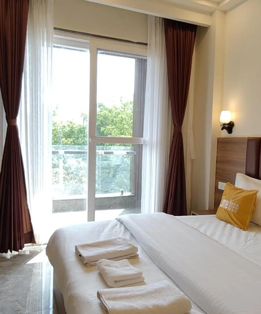 Lime Tree 1Bhk Service Apartment Near Artemis, Sector 52 Gurgaon